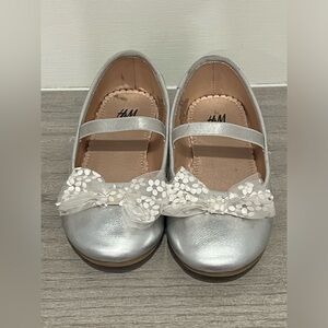 EUC girls ballet flats with bow. Toddler size 10 T